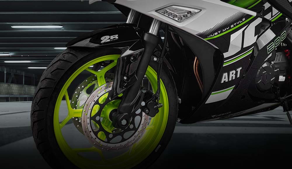 Parte delantera de la Moto pistera Ryder 200