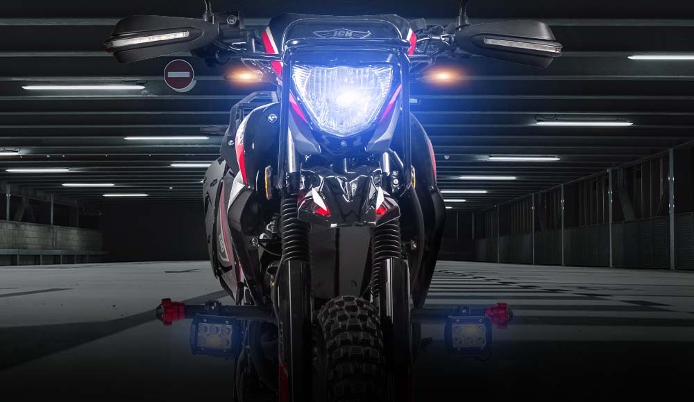 Parte frontal de la Moto todo terreno MONTANA 200