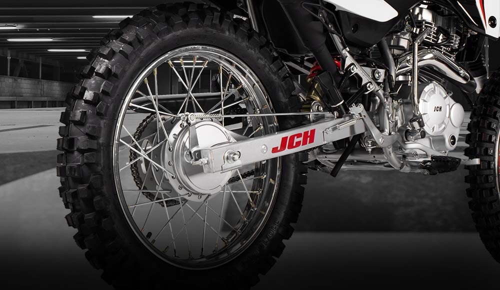 Parte trasera de la Moto Todo Terreno Fox 200